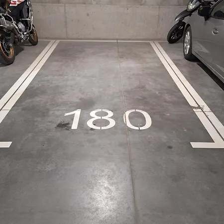 Cozy Airport & Parking Varsavia
